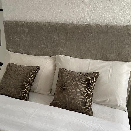 Hendon Park Apartments In London The Hyde Екстериор снимка