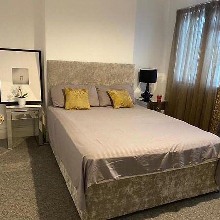 Hendon Park Apartments In London The Hyde Екстериор снимка