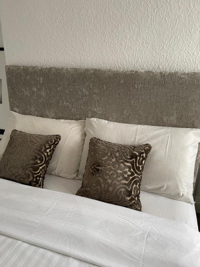 Hendon Park Apartments In London The Hyde Екстериор снимка