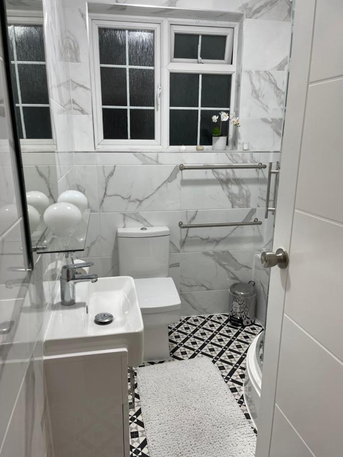 Hendon Park Apartments In London The Hyde Екстериор снимка