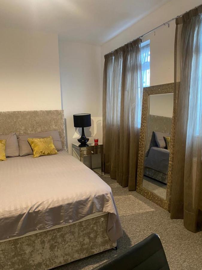 Hendon Park Apartments In London The Hyde Екстериор снимка